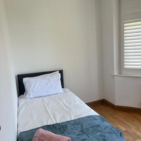 Good Priced Single Rooms In Northolt Exterior photo