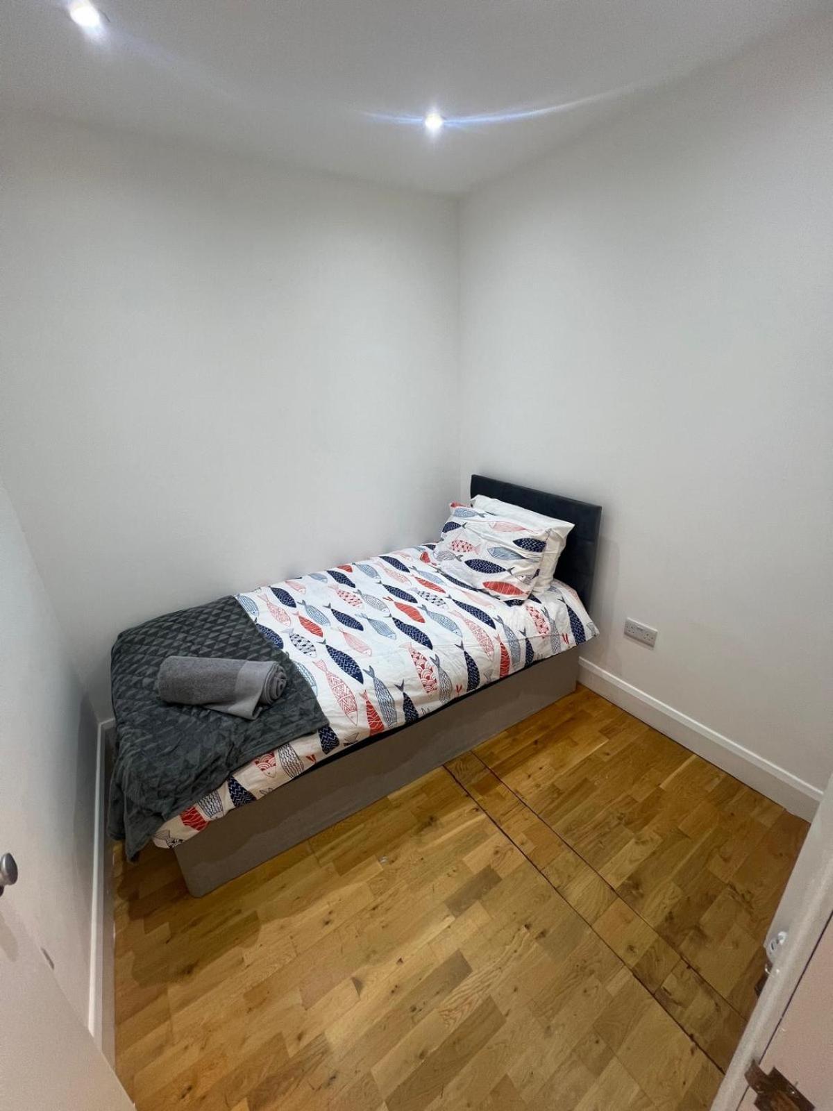Good Priced Single Rooms In Northolt Exterior photo