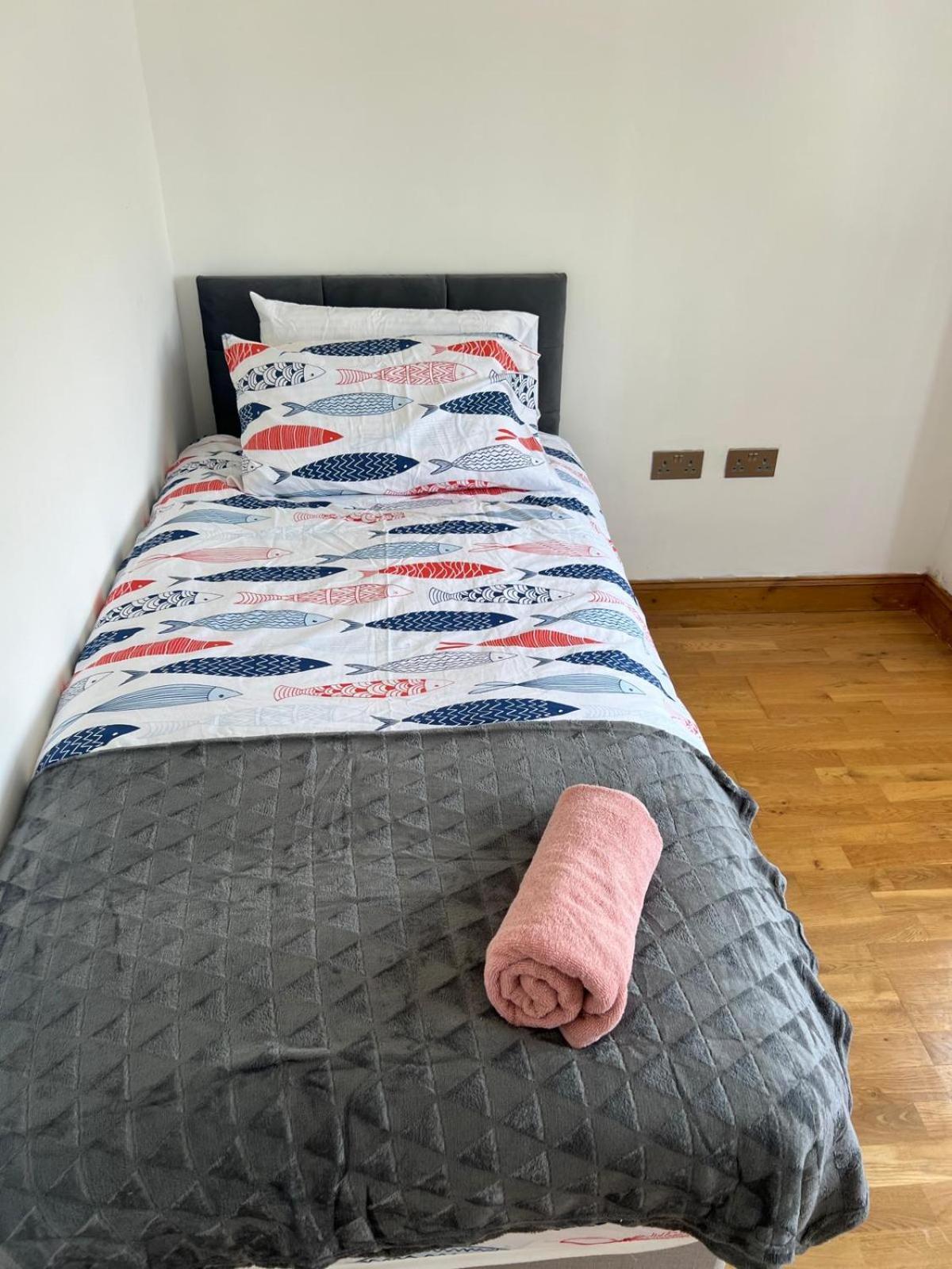 Good Priced Single Rooms In Northolt Exterior photo